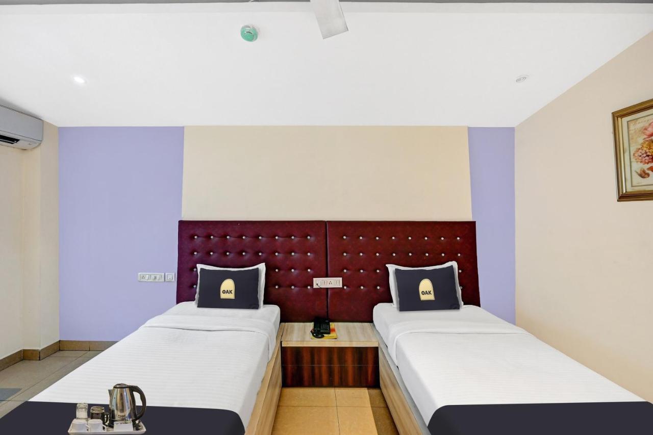 Townhouse Oak Pentagon Residency Hotel Bhubaneswar Bagian luar foto
