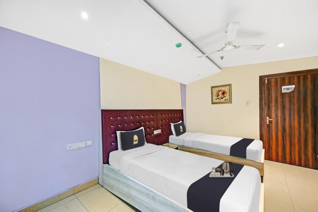 Townhouse Oak Pentagon Residency Hotel Bhubaneswar Bagian luar foto