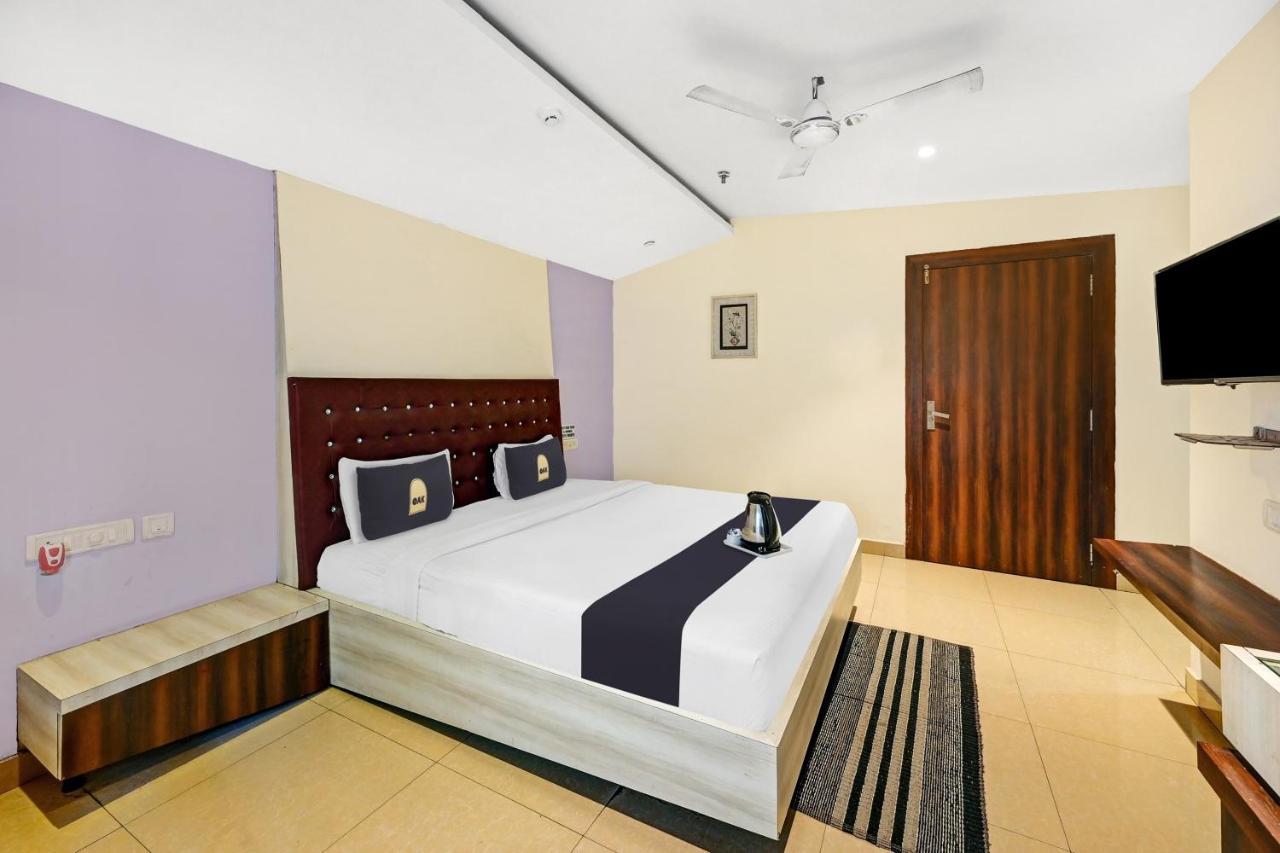 Townhouse Oak Pentagon Residency Hotel Bhubaneswar Bagian luar foto